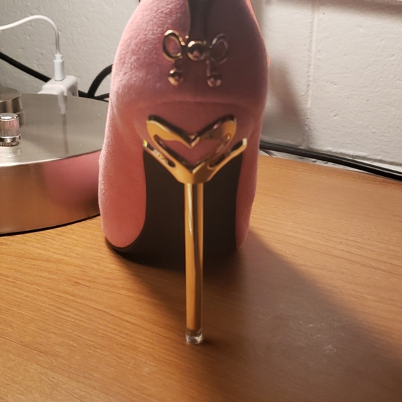 Pink Heels - Picture 2 of 6